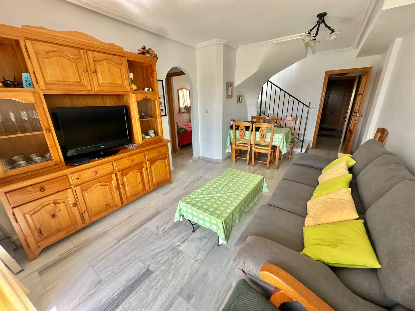 Wohnzimmer von Dachboden zum Verkauf in Guardamar del Segura mit Klimaanlage, Heizung und Terrasse