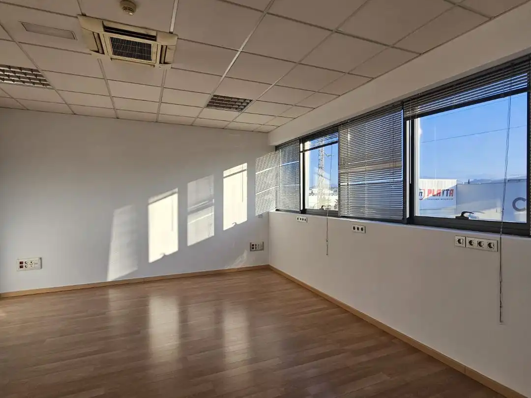Oficina de lloguer en Peligros amb Aire condicionat, Calefacció i Terrassa
