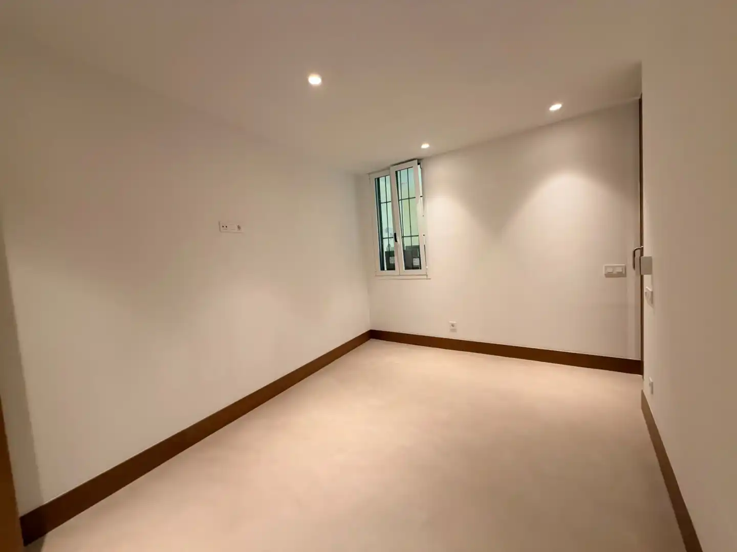 Flat for sale in Madrid  with Air Conditioner, Heating and Balcony