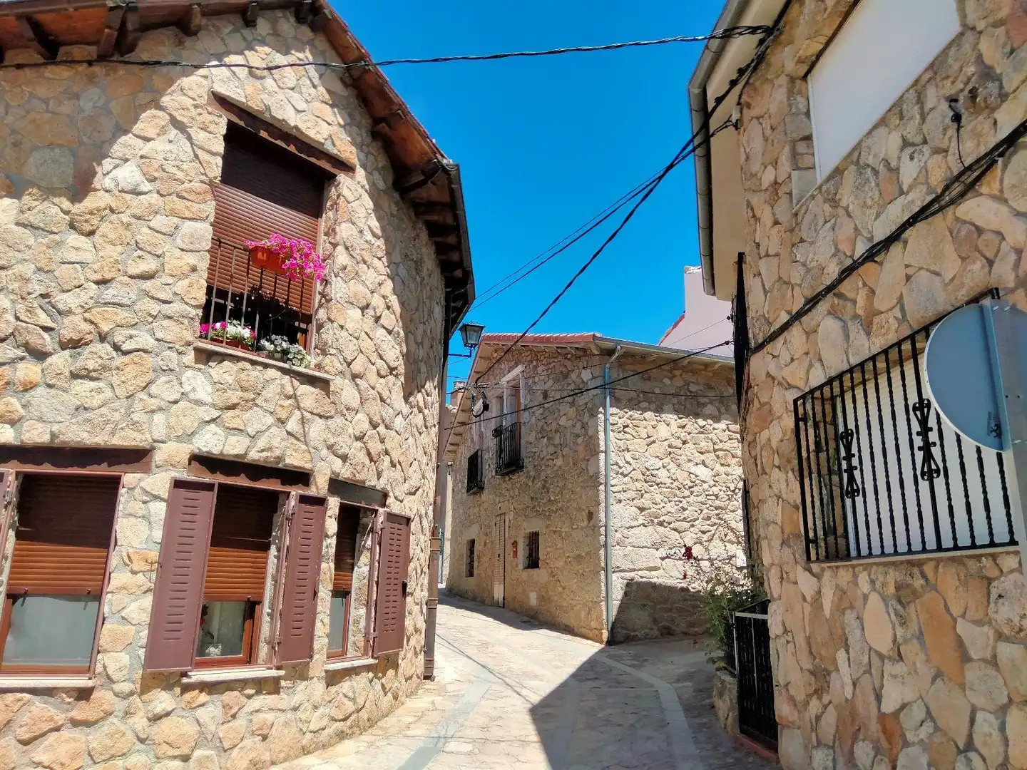 Vista exterior de Casa adosada en venta en Navacepedilla de Corneja con Calefacción y Trastero