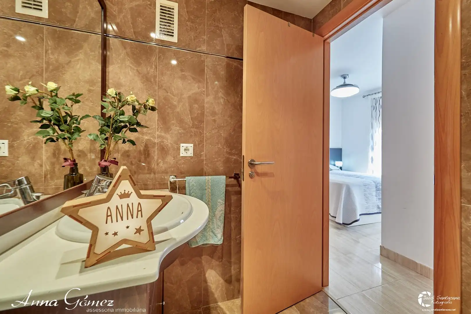 Badezimmer von Dachboden zum Verkauf in Calafell mit Heizung, Terrasse und Gemeinschaftspool