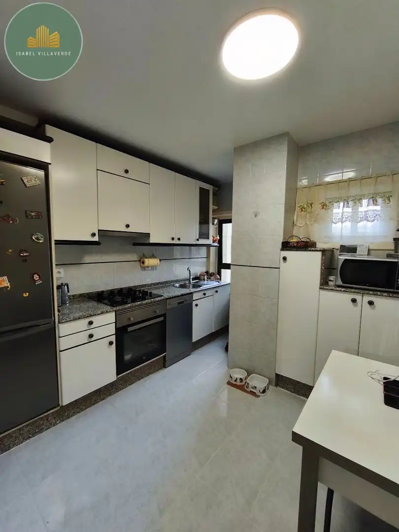 Küche von Wohnung zum Verkauf in A Coruña Capital  mit Abstellraum