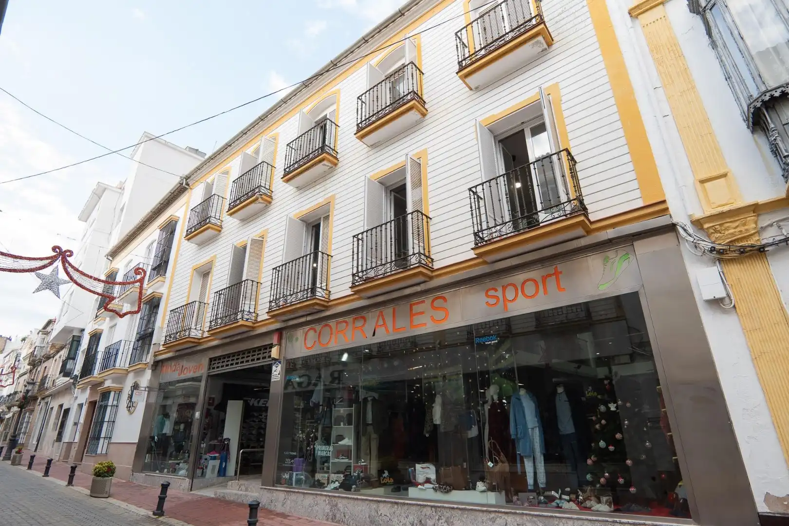 Vista exterior de Edifici en venda en Olvera