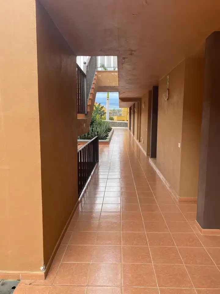 Apartamento en venta en Arona con Terraza, Amueblado y Piscina comunitaria