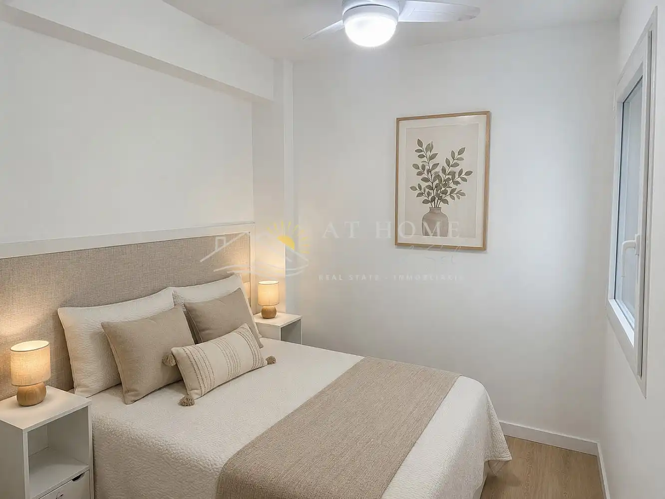 Dormitori de Apartament en venda en Nerja amb Terrassa, Piscina i Forn