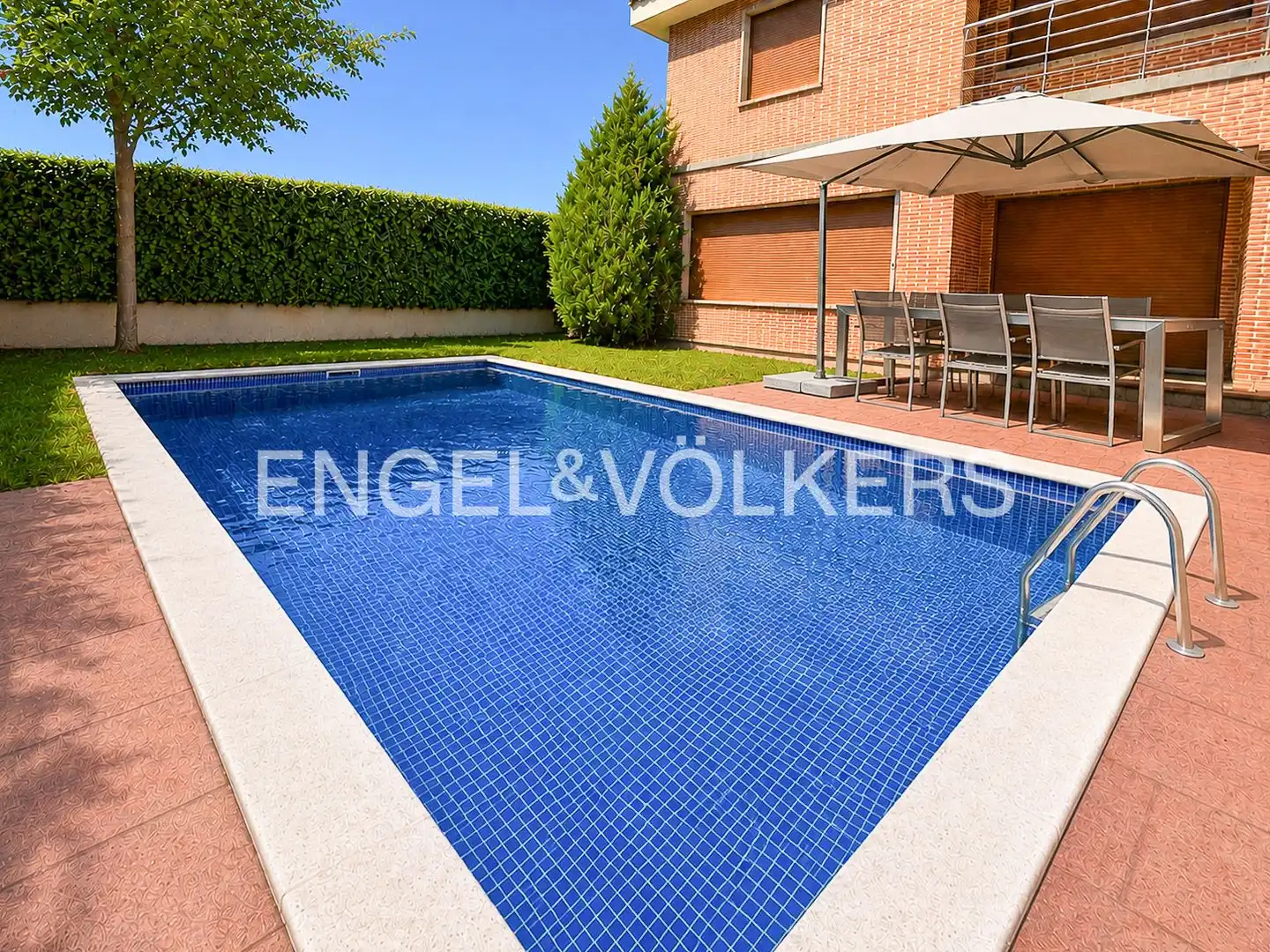 Piscina de Casa adosada en venta en Las Rozas de Madrid con Aire acondicionado, Calefacción y Jardín privado