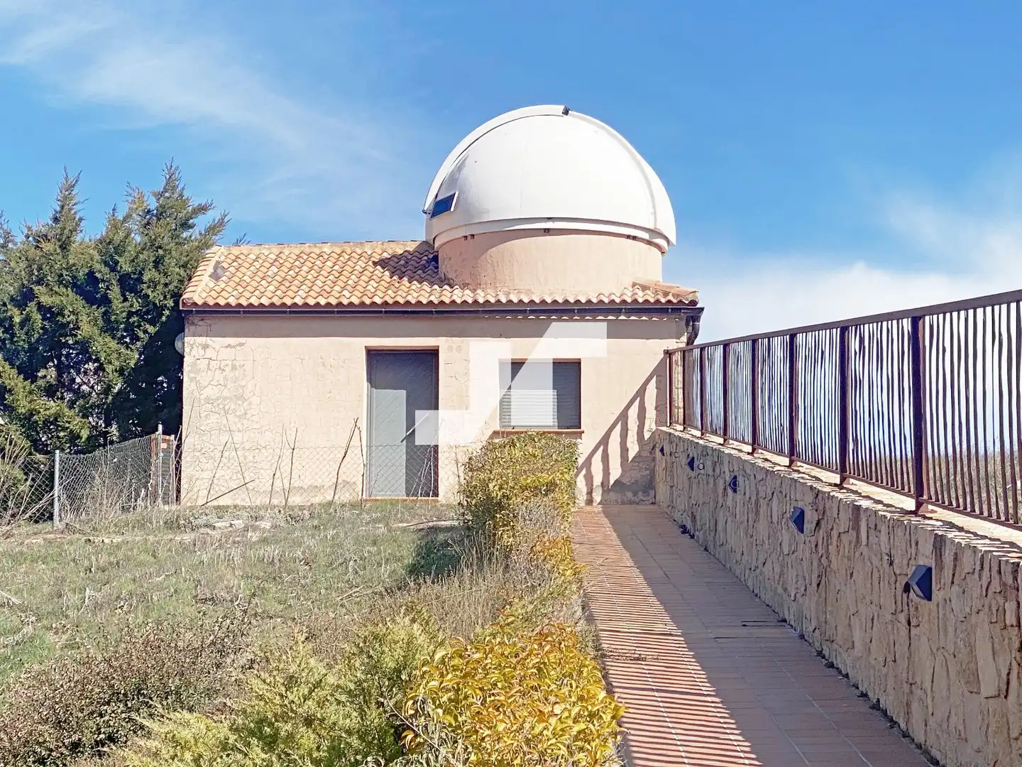Vista exterior de Edificio en venta en Orea