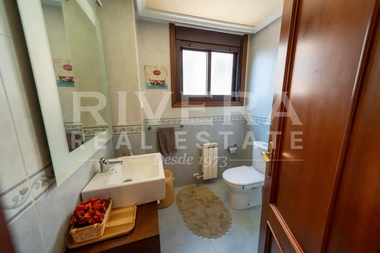 Bathroom of Flat for sale in Vigo   with Heating, Parquet flooring and Storage room