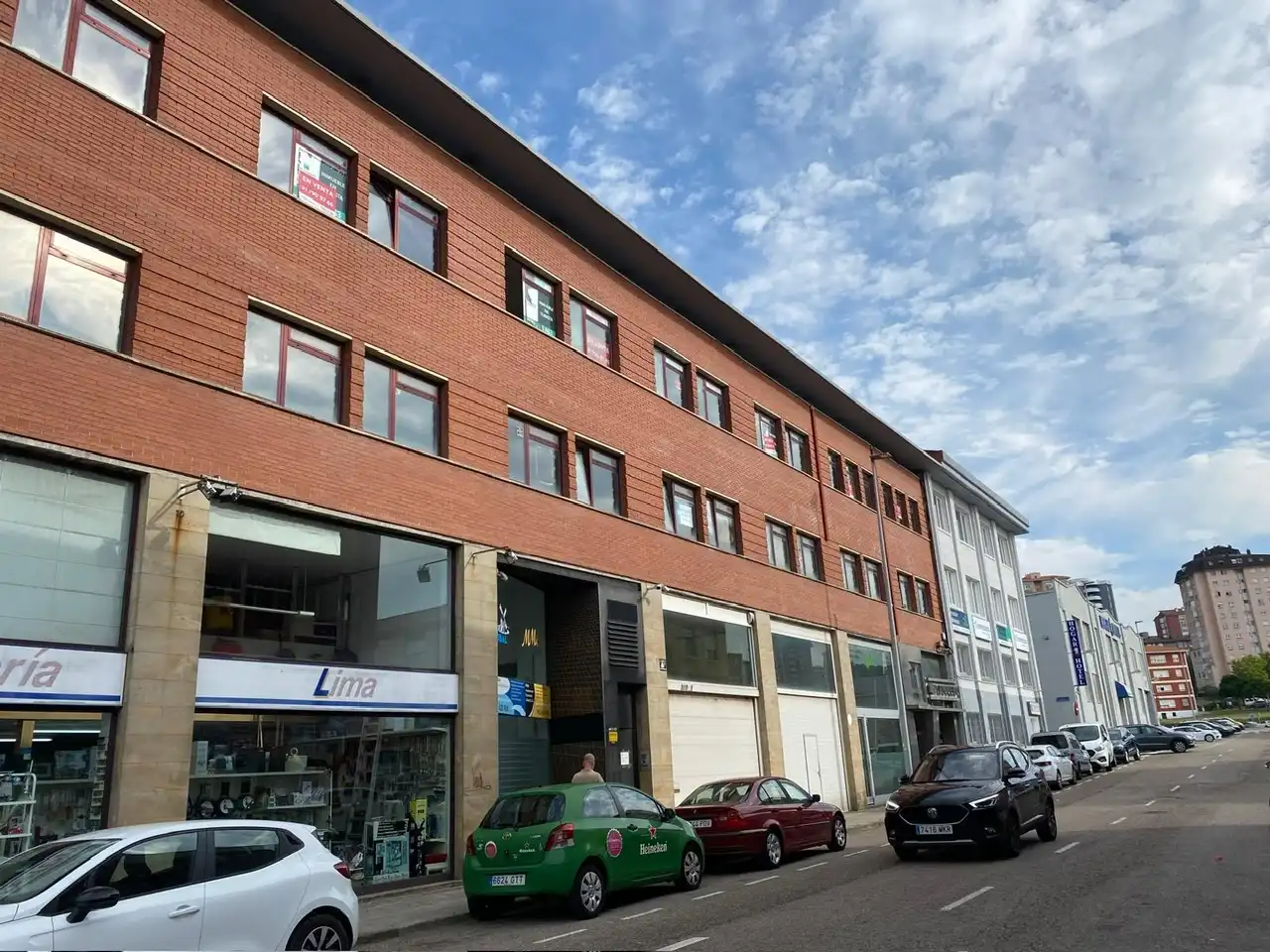 Vista exterior de Oficina en venda en Santander