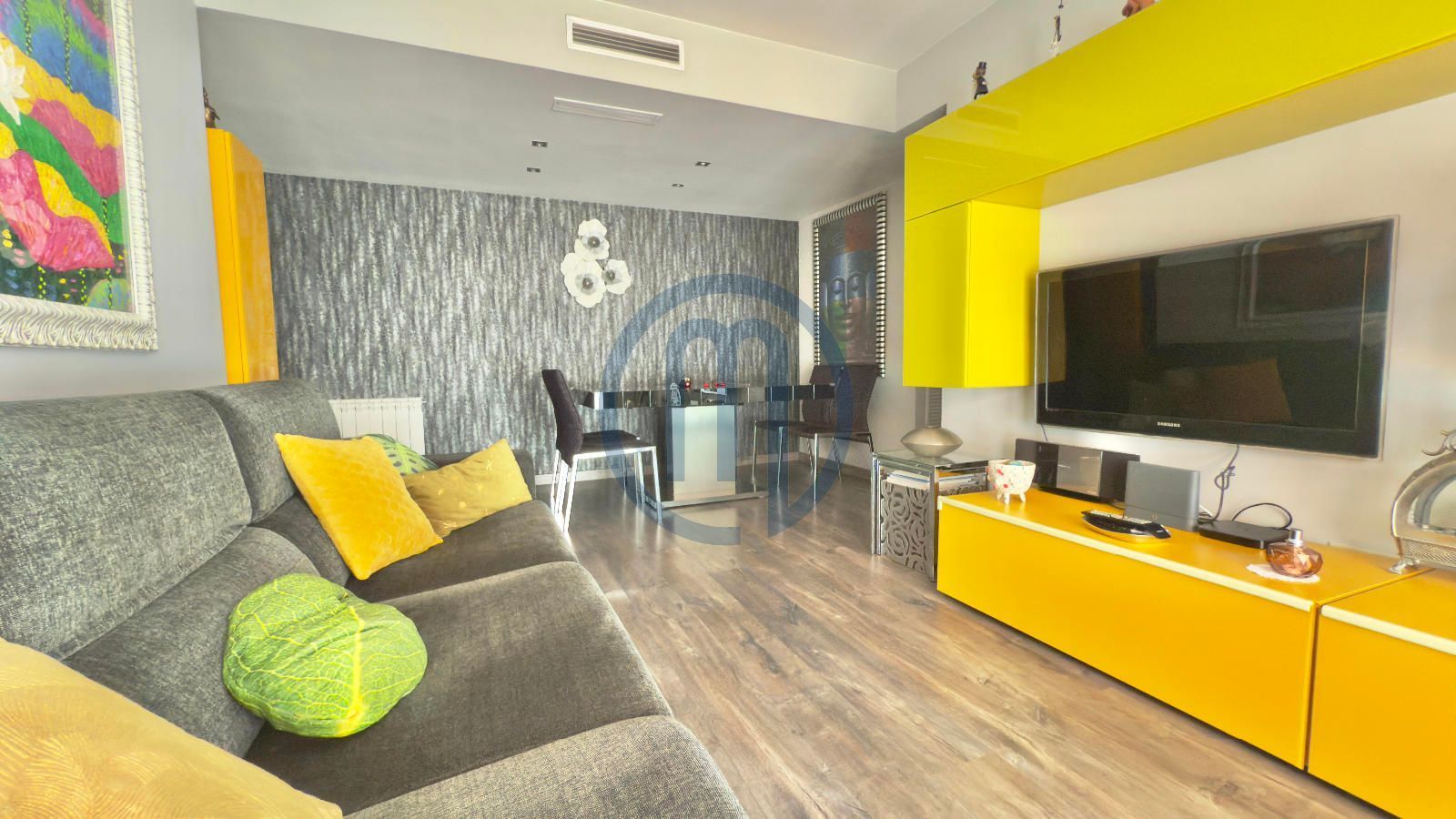 Sala d'estar de Pis en venda en Badalona amb Aire condicionat, Calefacció i Parquet