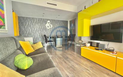 Sala d'estar de Pis en venda en Badalona amb Aire condicionat, Calefacció i Parquet