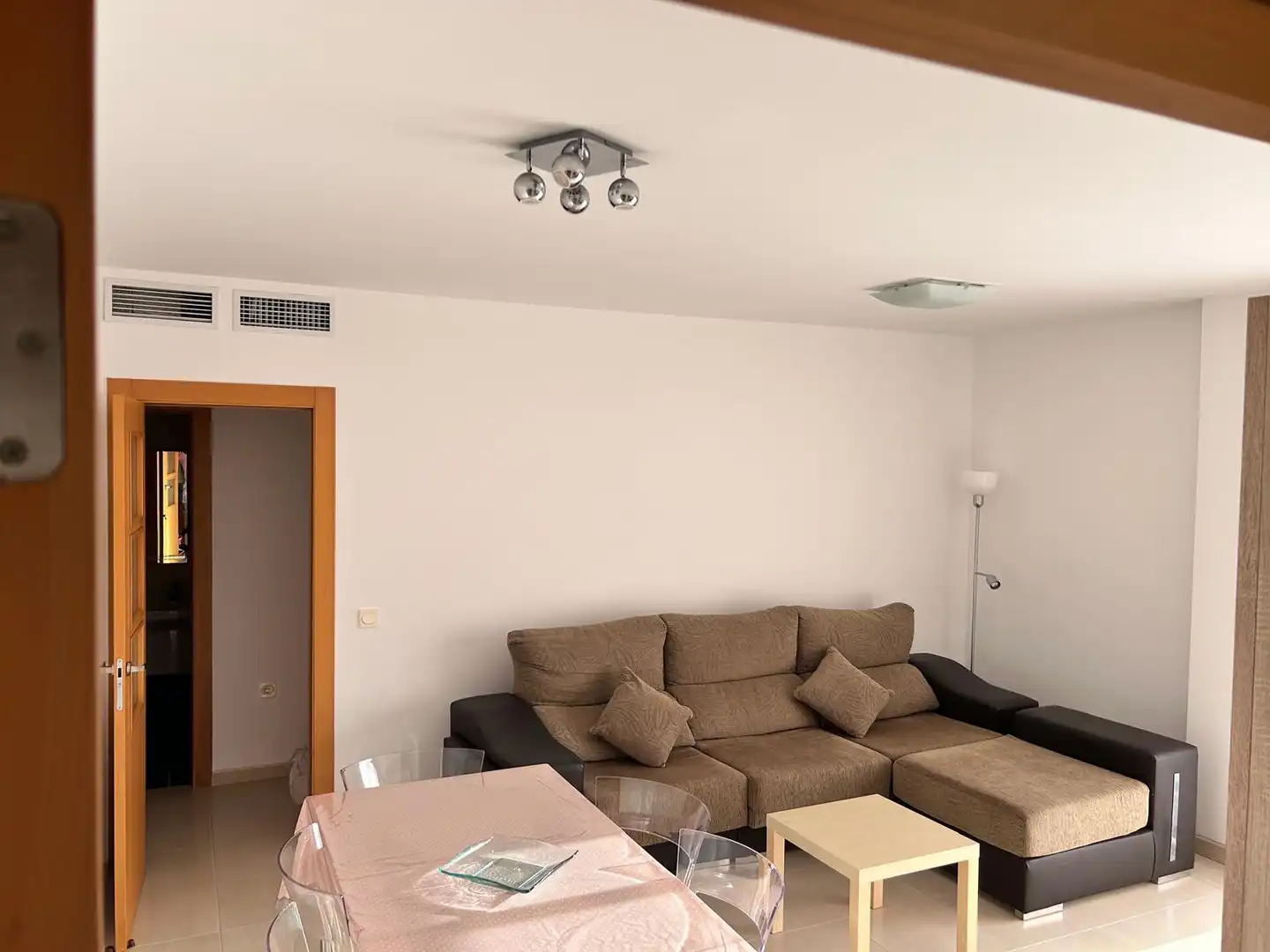 Sala d'estar de Pis de lloguer en Almería amb Aire condicionat, Calefacció i Terrassa