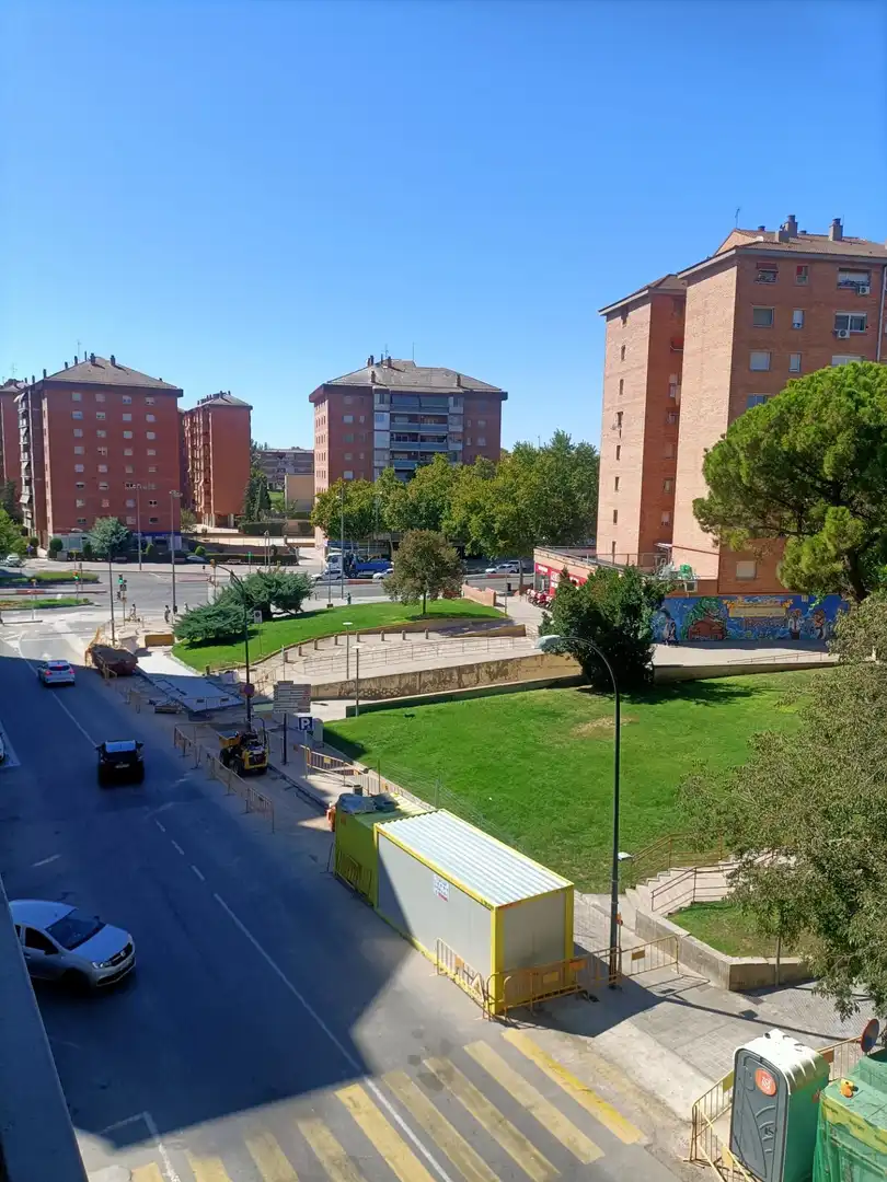 Piso con terraza en venta en Instituts - Universitat