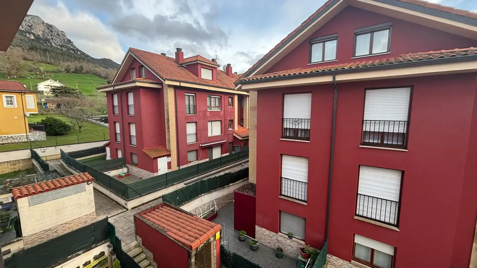 Außenansicht von Wohnung zum Verkauf in Ramales de la Victoria mit Heizung, Terrasse und Möbliert