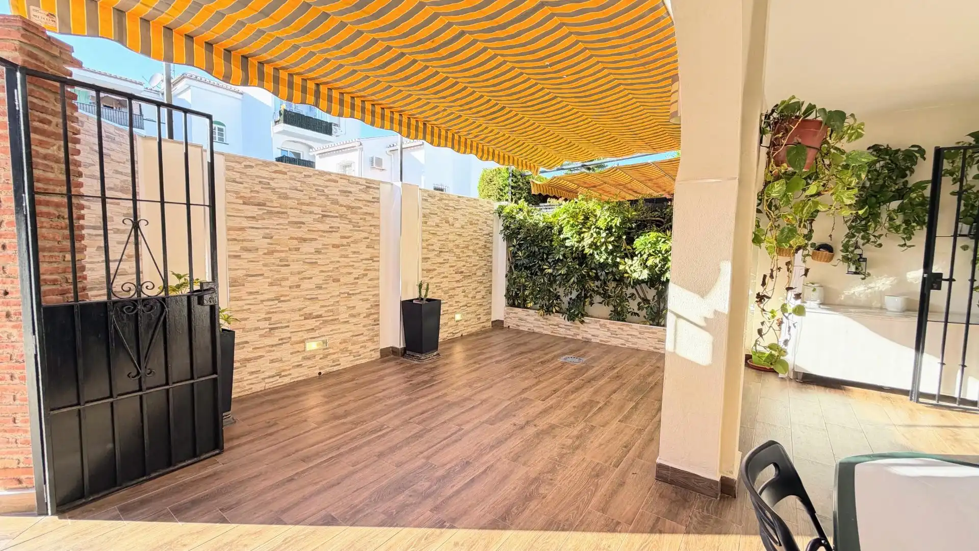 Terraza de Casa adosada en venta en Torremolinos con Terraza, Trastero y Piscina comunitaria