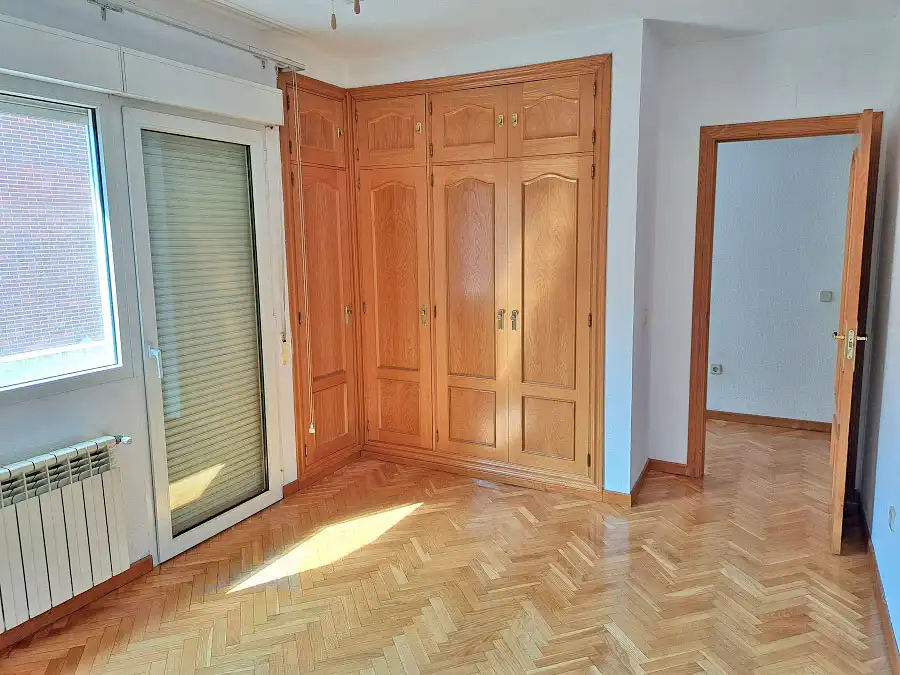 Dormitori de Casa adosada en venda en Torrelodones amb Calefacció, Jardí privat i Parquet