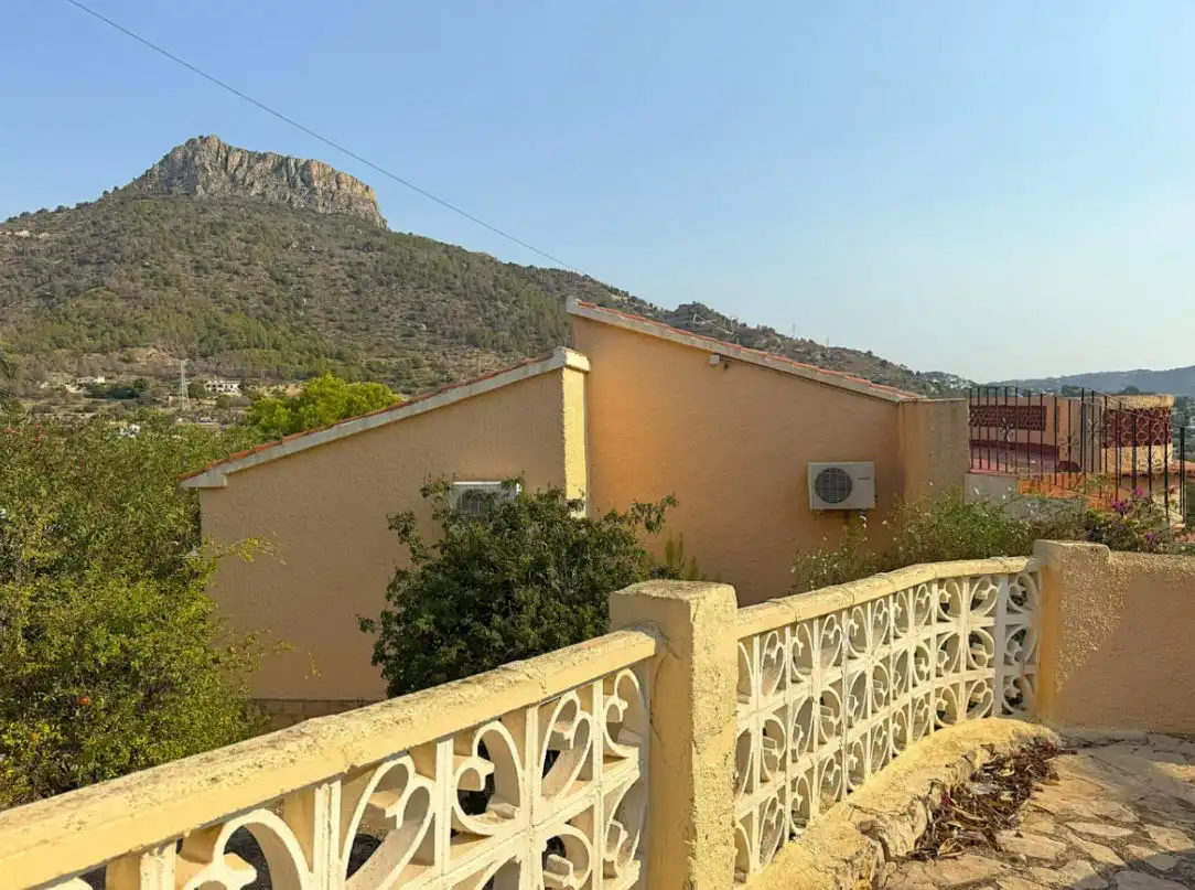 Vista exterior de Casa o xalet en venda en Calpe / Calp amb Aire condicionat, Calefacció i Jardí privat