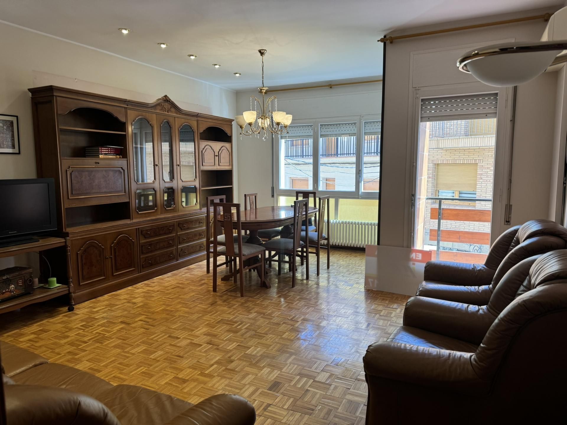 Menjador de Pis en venda en Torà amb Calefacció, Moblat i Forn