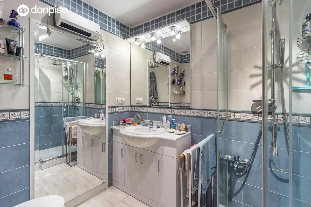 Baño de Piso en venta en Granada con Aire acondicionado, Calefacción y Terraza