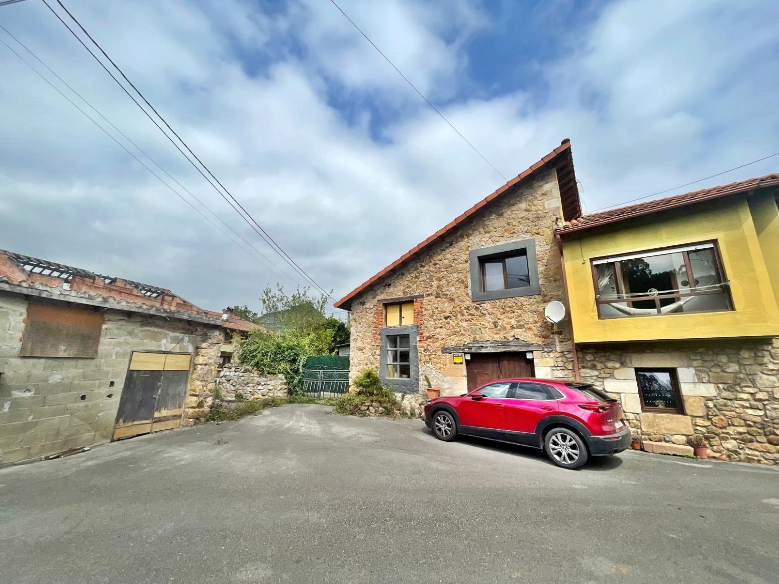 Vista exterior de Casa o xalet en venda en Puente Viesgo amb Calefacció, Jardí privat i Terrassa