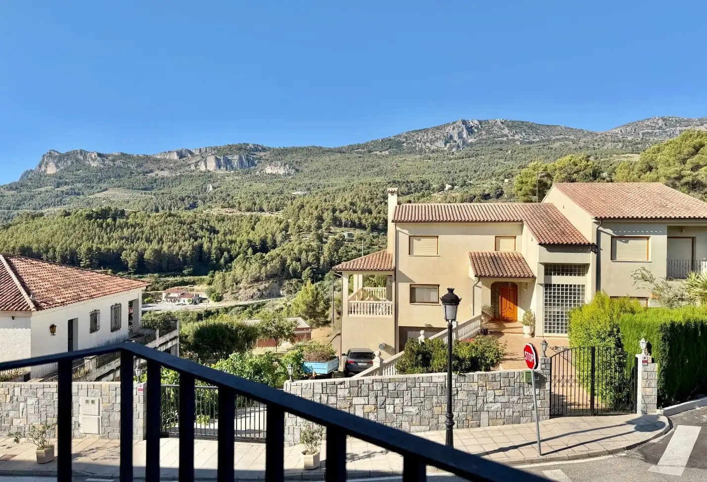 Außenansicht von Wohnung zum Verkauf in El Castell de Guadalest mit Klimaanlage und Balkon