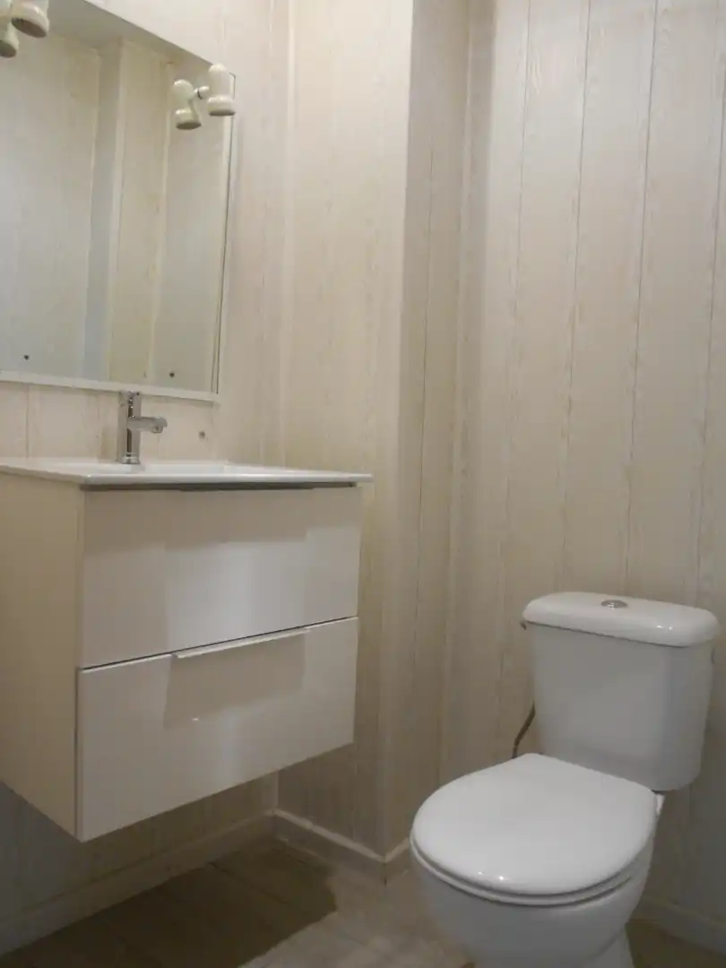 Badezimmer von Büro zur Miete in Ciudad Real mit Klimaanlage und Heizung