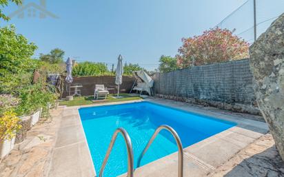 Piscina de Casa o xalet en venda en El Tiemblo  amb Terrassa i Piscina