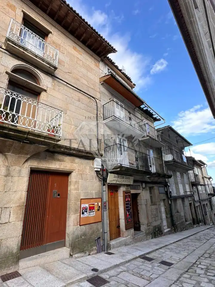 Außenansicht von Maisonette zum Verkauf in Tui mit Balkon