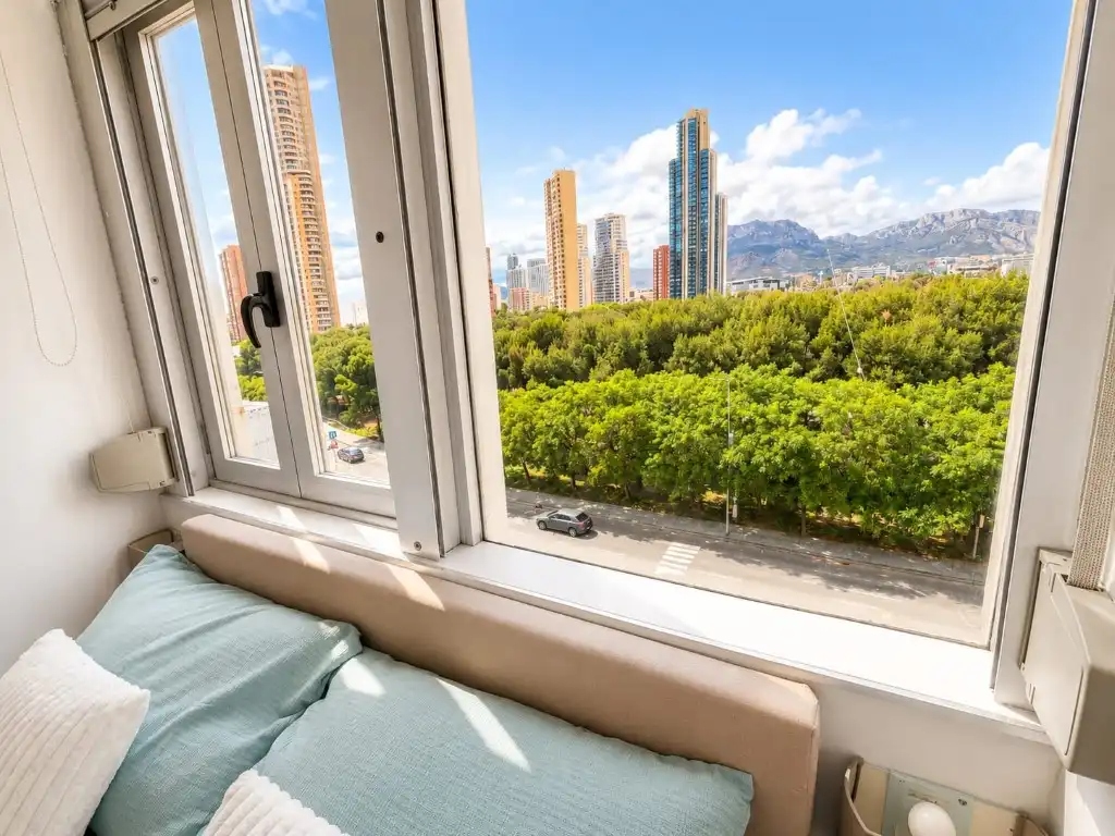 Habitación de Piso en venta en Benidorm con Aire acondicionado y Amueblado