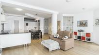 Sala d'estar de Apartament en venda en  Barcelona Capital amb Aire condicionat i Terrassa