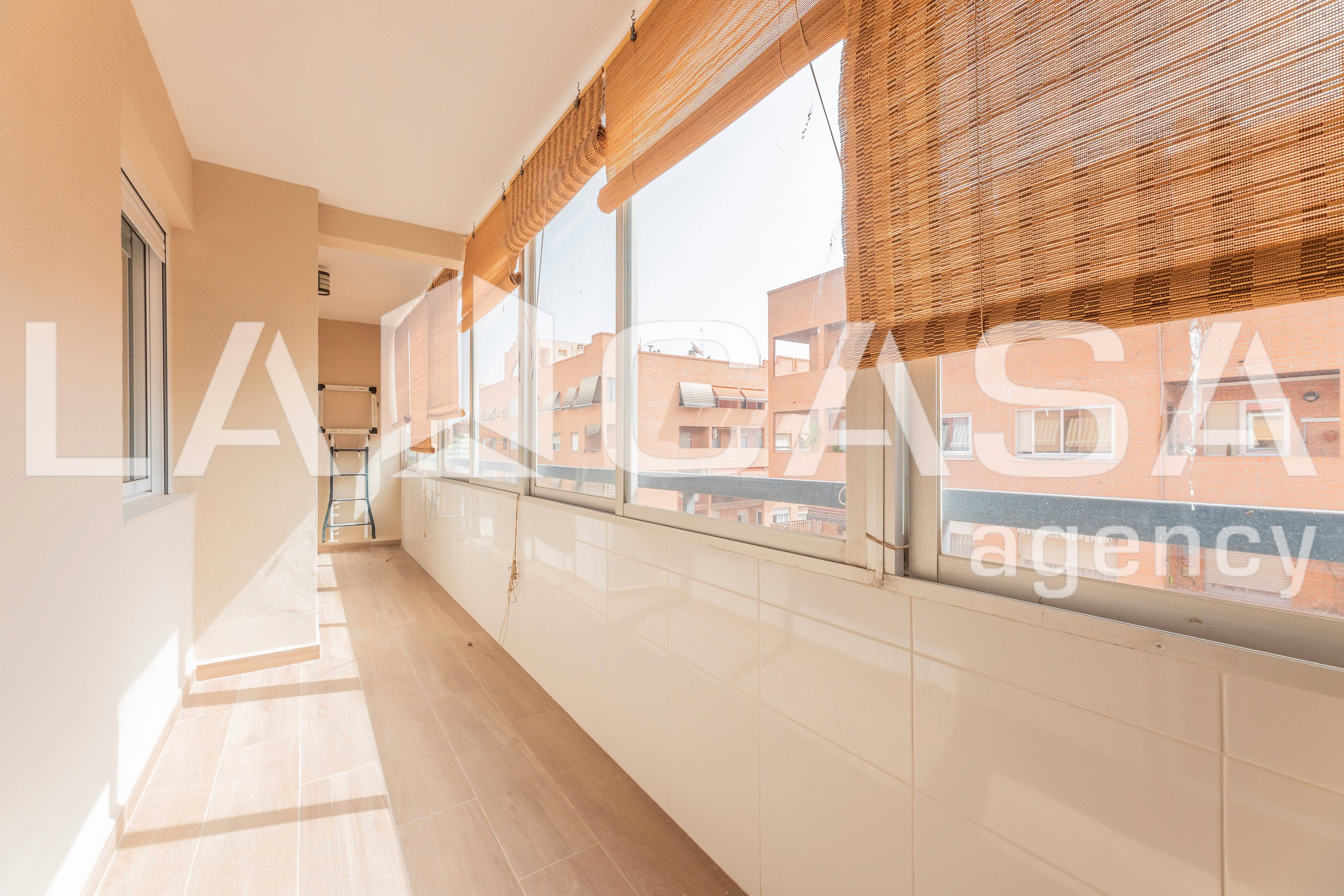 Habitación de Piso en venta en  Valencia Capital con Balcón