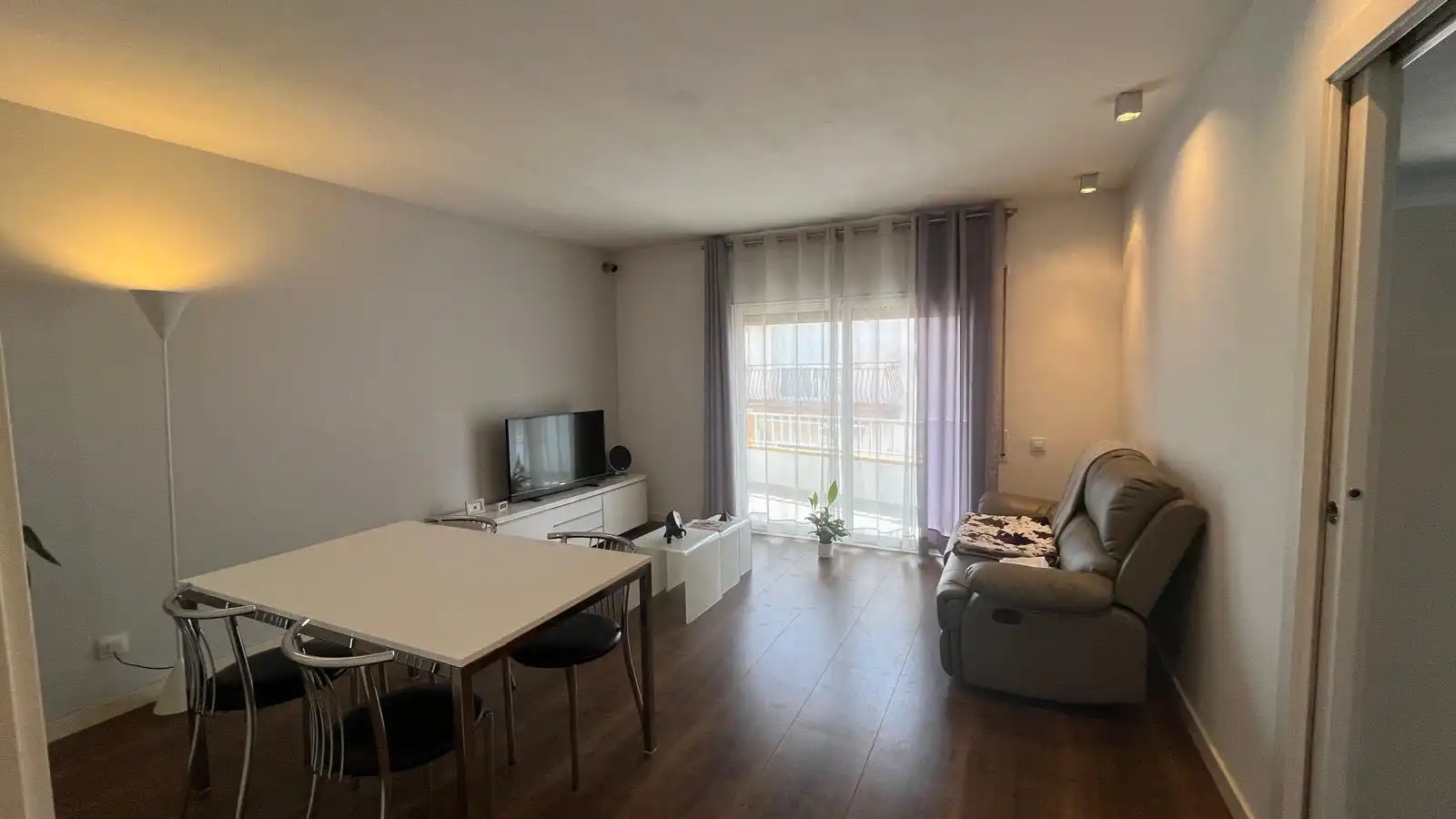 Living room of Flat for sale in Sant Pere de Ribes  with Parquet flooring, Terrace and Oven