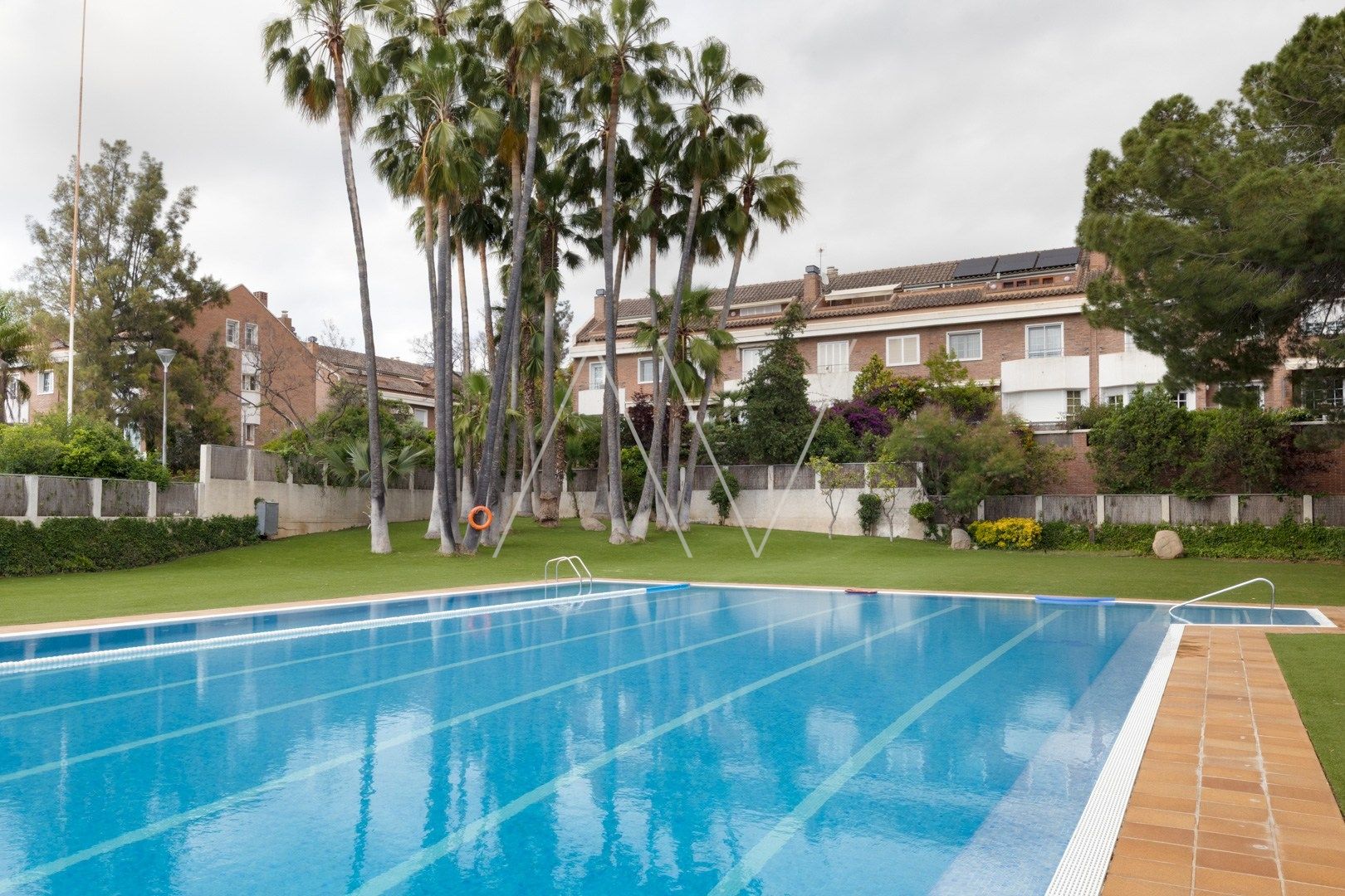 Swimming pool of Single-family semi-detached for sale in Esplugues de Llobregat  with Air Conditioner, Heating and Terrace
