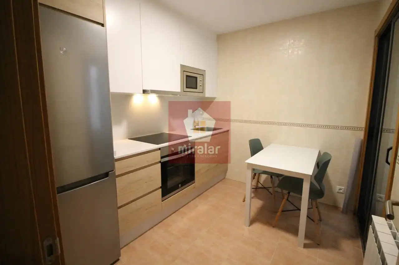 Küche von Wohnung zur Miete in Salvaterra de Miño mit Heizung und Möbliert