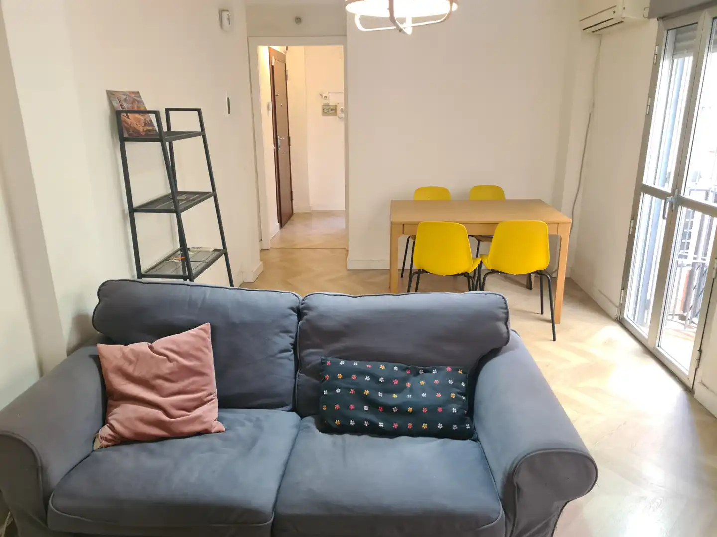 Living room of Flat for sale in Sevilla  with Air Conditioner, Storage room and Balcony
