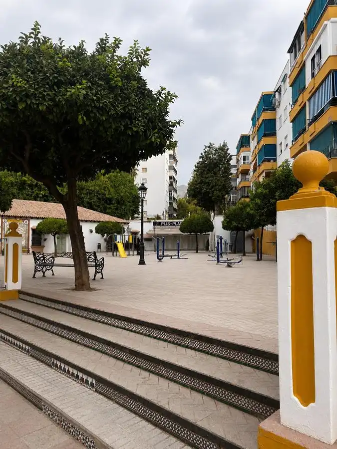 Vista exterior de Local de lloguer en Estepona