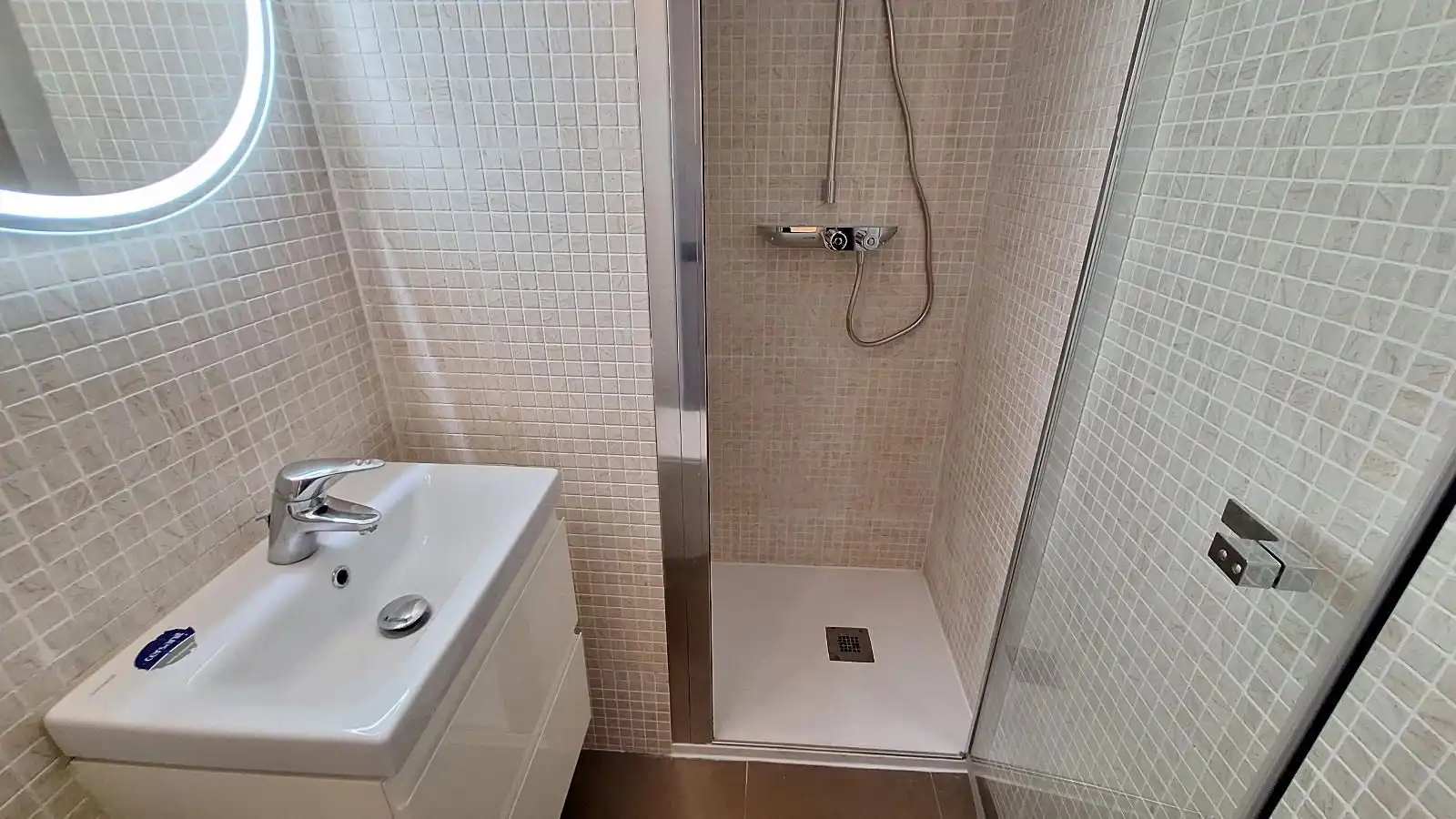 Badezimmer von Wohnung zur Miete in L'Hospitalet de Llobregat mit Klimaanlage und Heizung