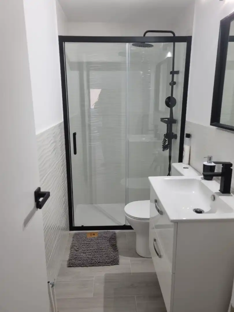Badezimmer von Wohnung zur untervermieten in Ávila mit Heizung, Parkett und Terrasse