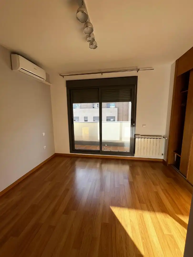 Schlafzimmer von Dachboden zum Verkauf in Arganda del Rey mit Klimaanlage, Heizung und Parkett