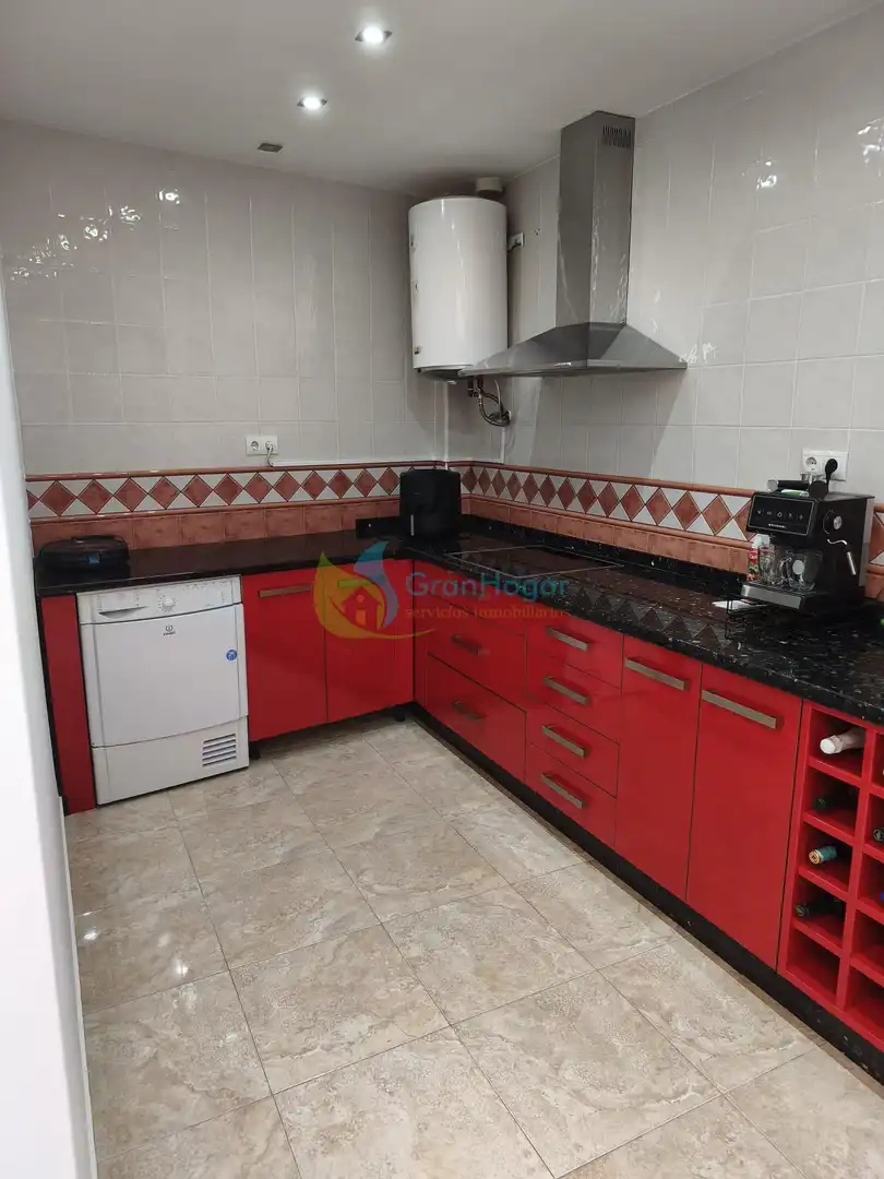 Cuina de Casa o xalet en venda en Sevilla amb Traster, Moblat i Balcó