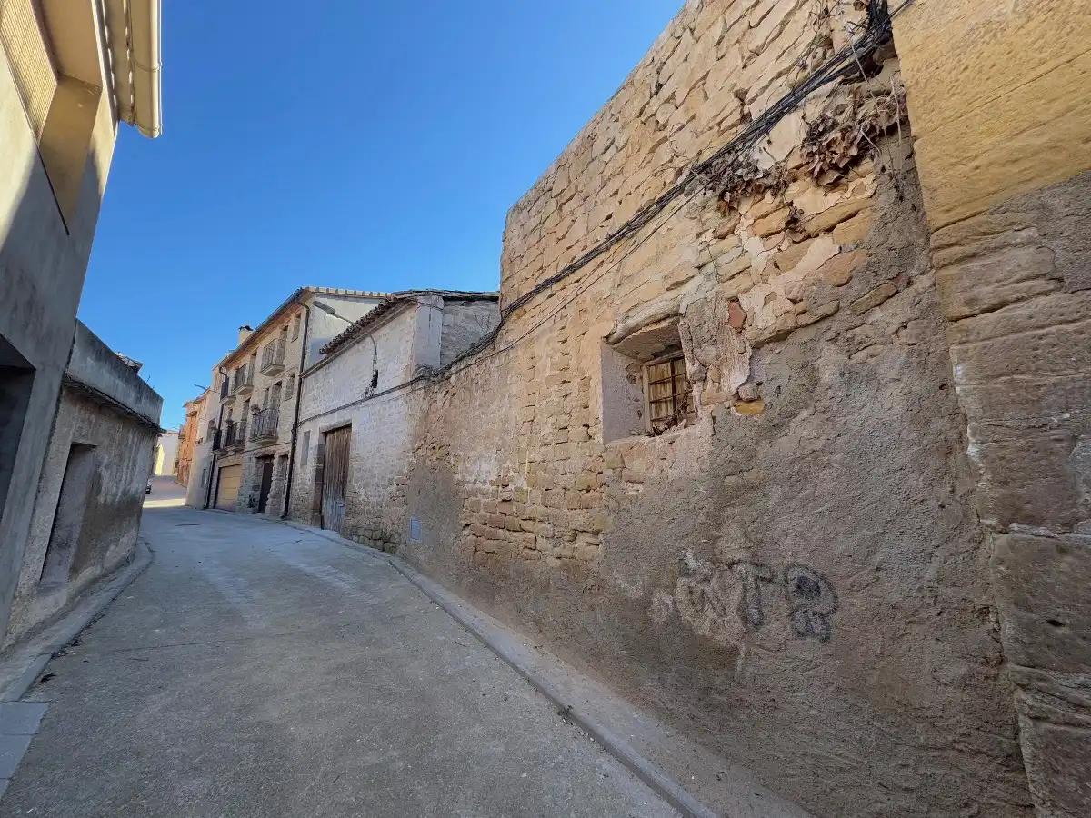 Vista exterior de Casa adosada en venda en Castelserás amb Balcó