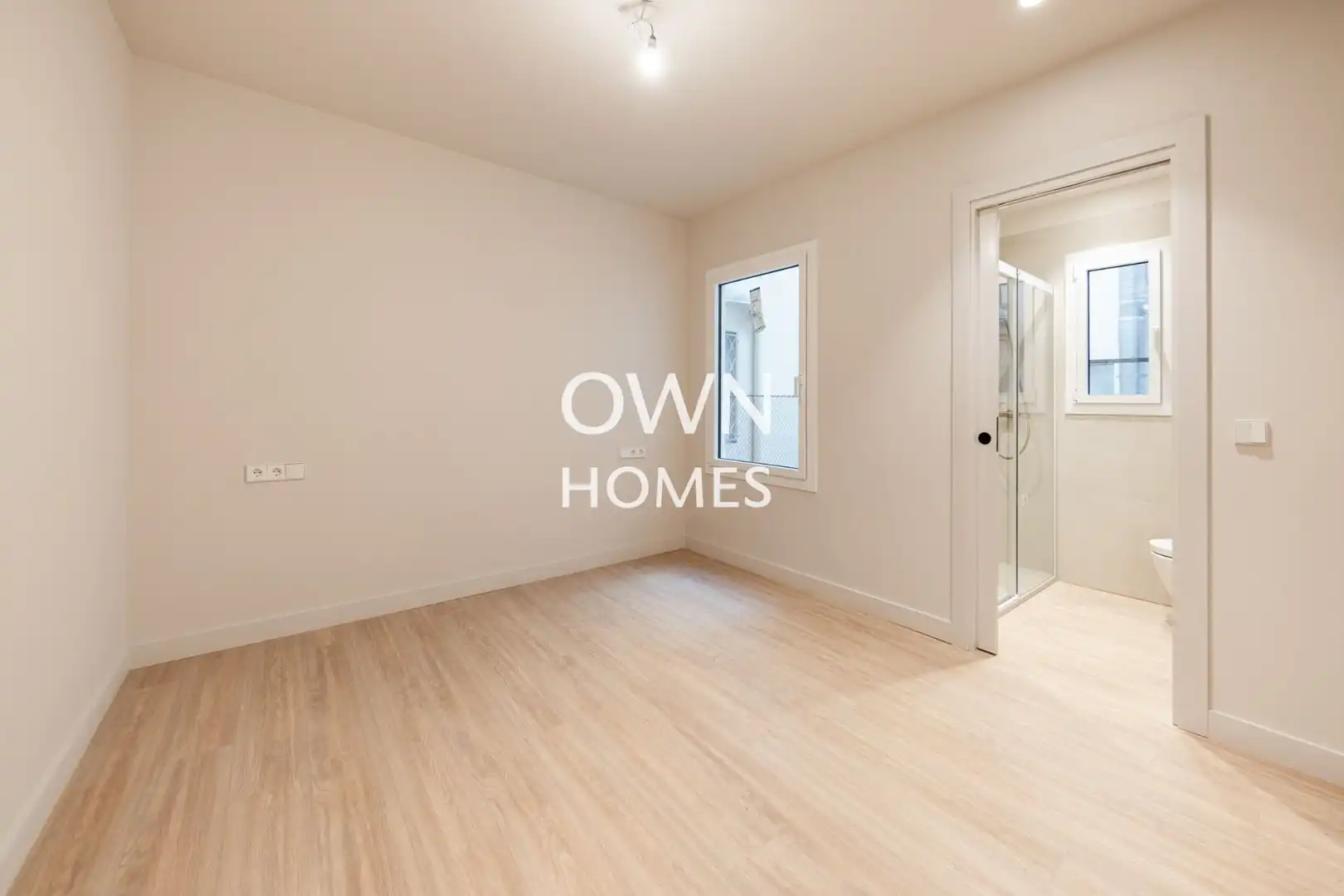 Flat for sale in Barcelona  with Air Conditioner, Heating and Private garden