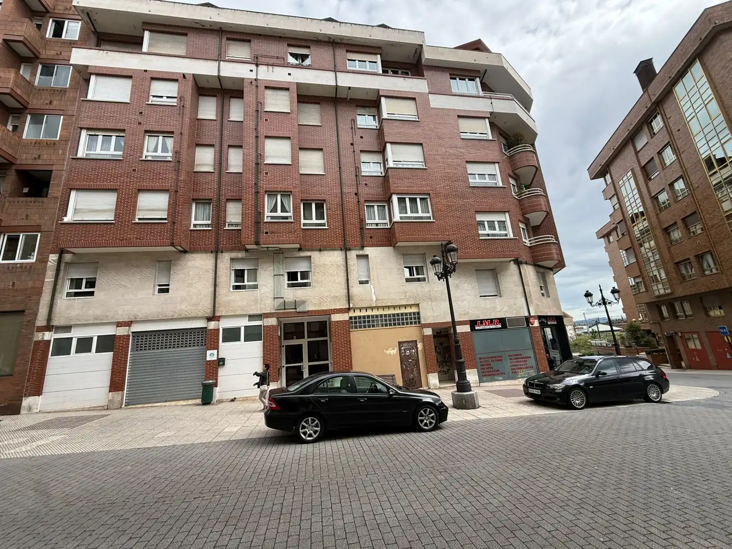 Außenansicht von Wohnung zum Verkauf in Oviedo  mit Heizung, Abstellraum und Möbliert