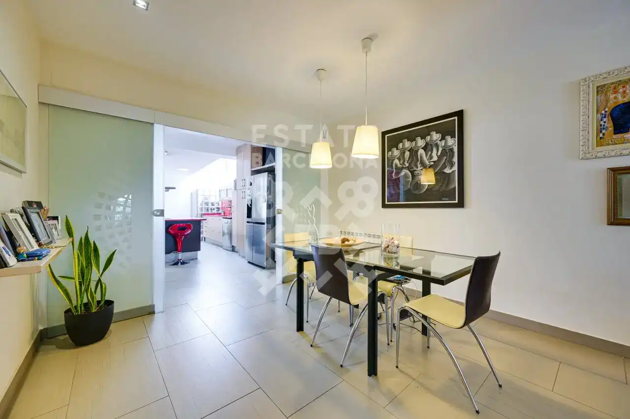 Esszimmer von Einfamilien-Reihenhaus zum Verkauf in Mataró mit Klimaanlage, Heizung und Terrasse