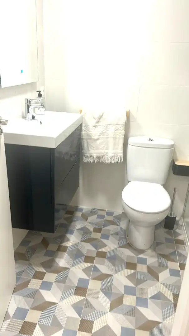 Bany de Apartament de lloguer en Murcia amb Aire condicionat, Calefacció i Moblat