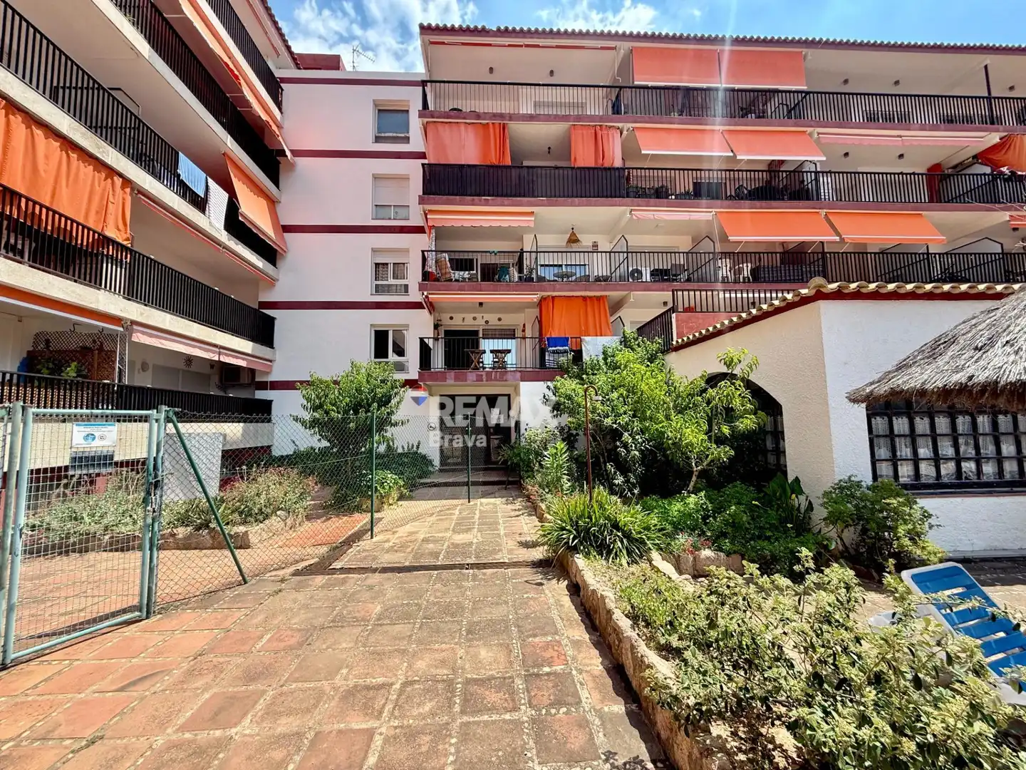 Vista exterior de Apartament en venda en Tossa de Mar amb Jardí privat, Balcó i Piscina comunitària