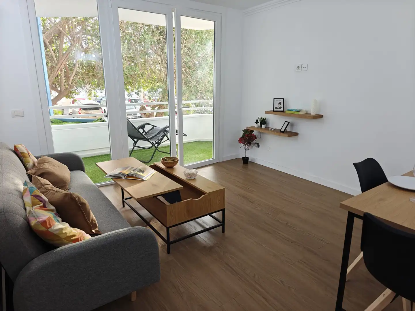 Sala d'estar de Estudi en venda en San Miguel de Abona amb Parquet, Terrassa i Moblat