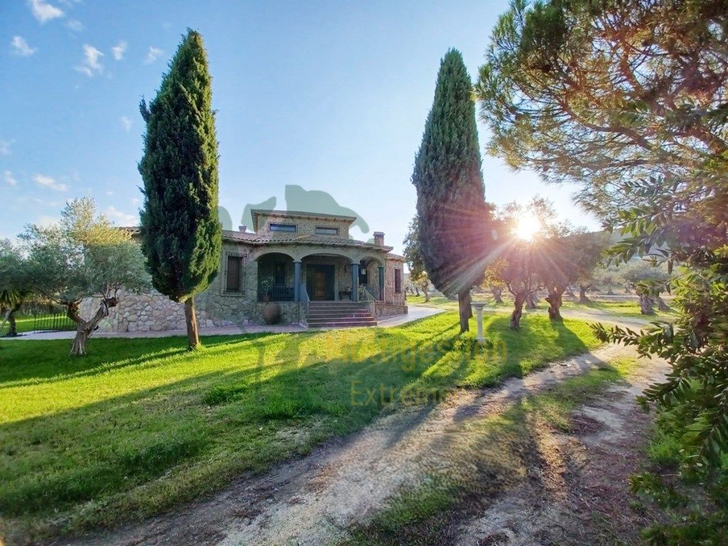Jardí de Casa o xalet en venda en Sierra de Fuentes amb Piscina