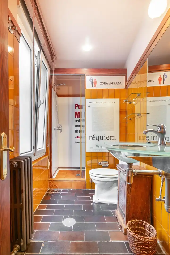 Badezimmer von Wohnung zum Verkauf in Oviedo  mit Heizung, Möbliert und Balkon