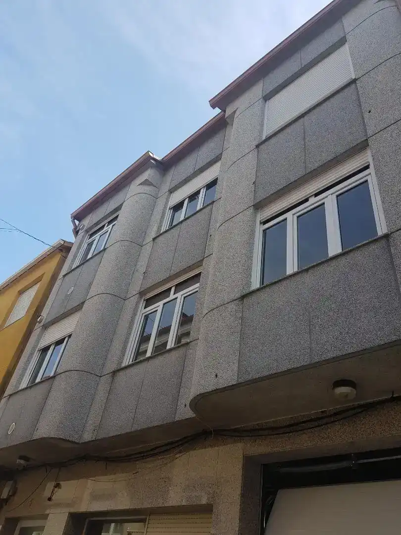 Vista exterior de Pis en venda en Vimianzo amb Jardí privat, Parquet i Moblat